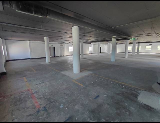 3,688M² OFFICE TO LET IN VORNA VALLEY